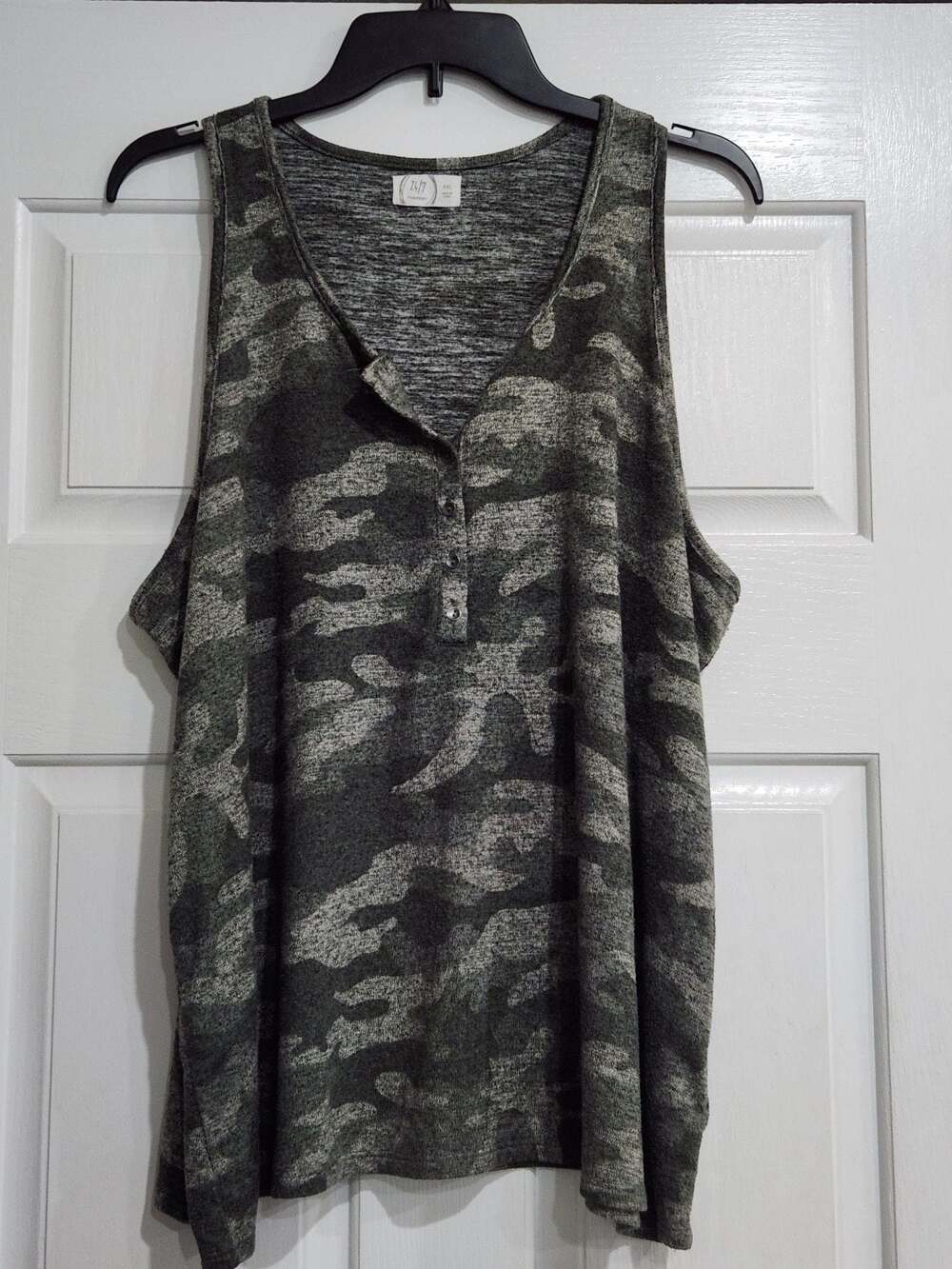 24/7 Comfort Apparel Camo Print Henley Tank Top XXL